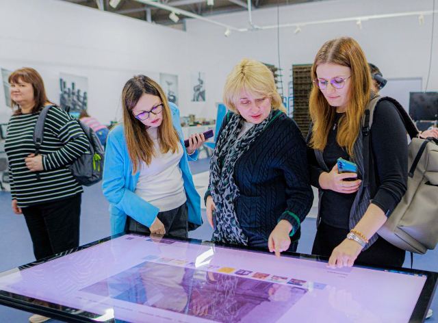 Ознайомлення з оцифрованою культурною спадщиною Тімішоари через інтерактивну мультитач-панель